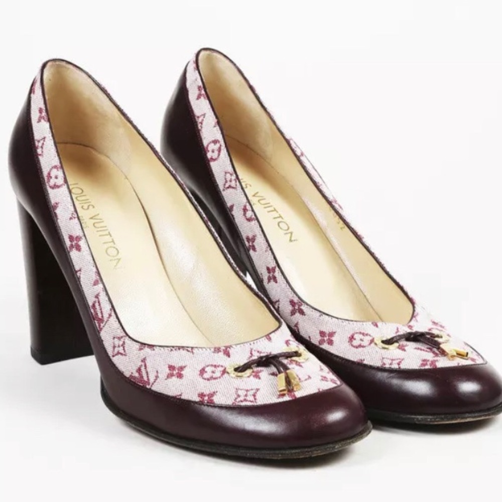 *AVAILBLE* Louis Vuitton pumps size 40, Us 9